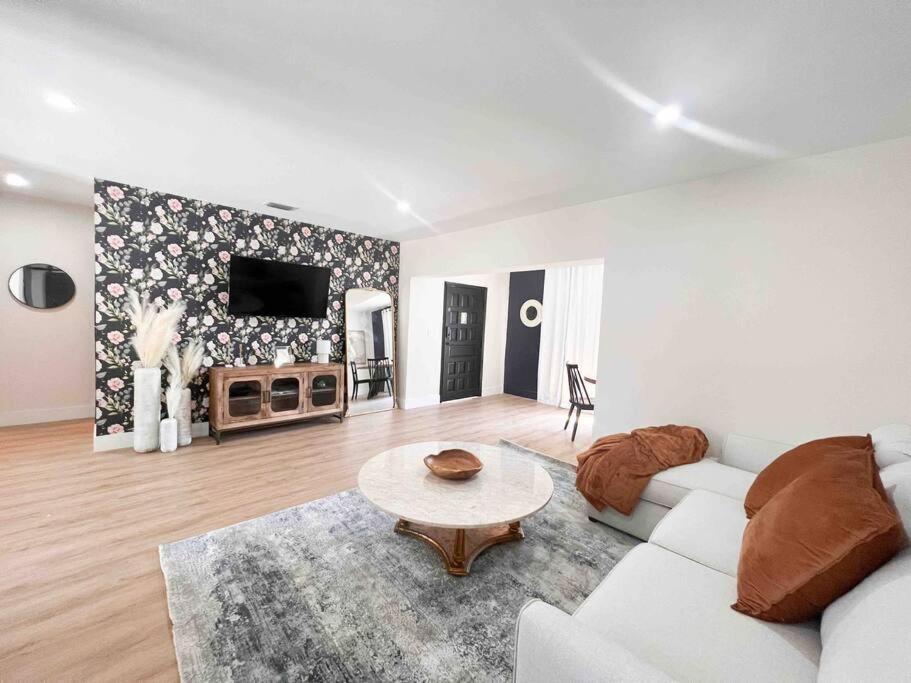 New Miami Home, Pool Near Airport And Beaches, King Bed Экстерьер фото